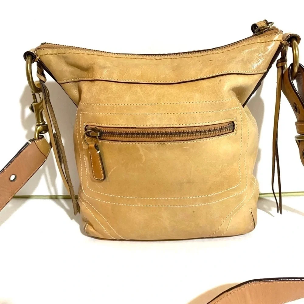 Coach vintage distressed leather beige crossbody handbag
